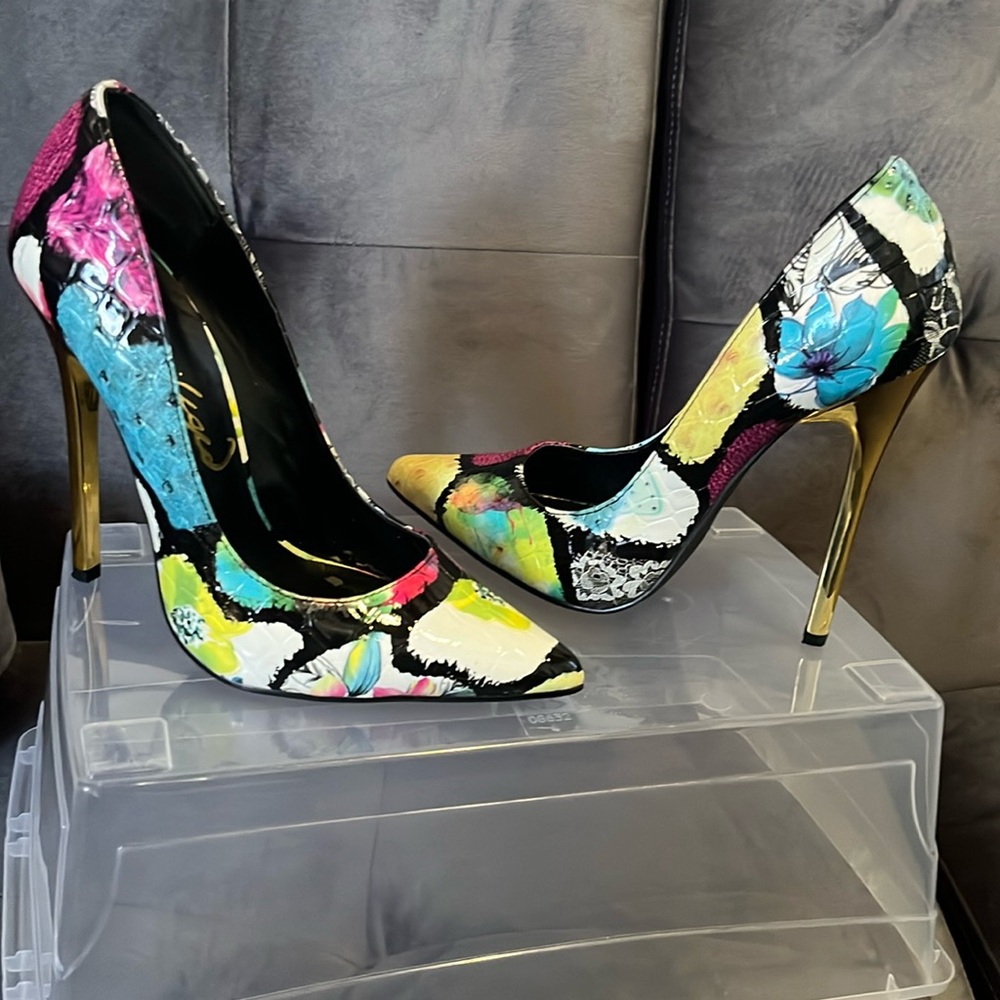 Privileged pointy toe pumps multicolor flowers